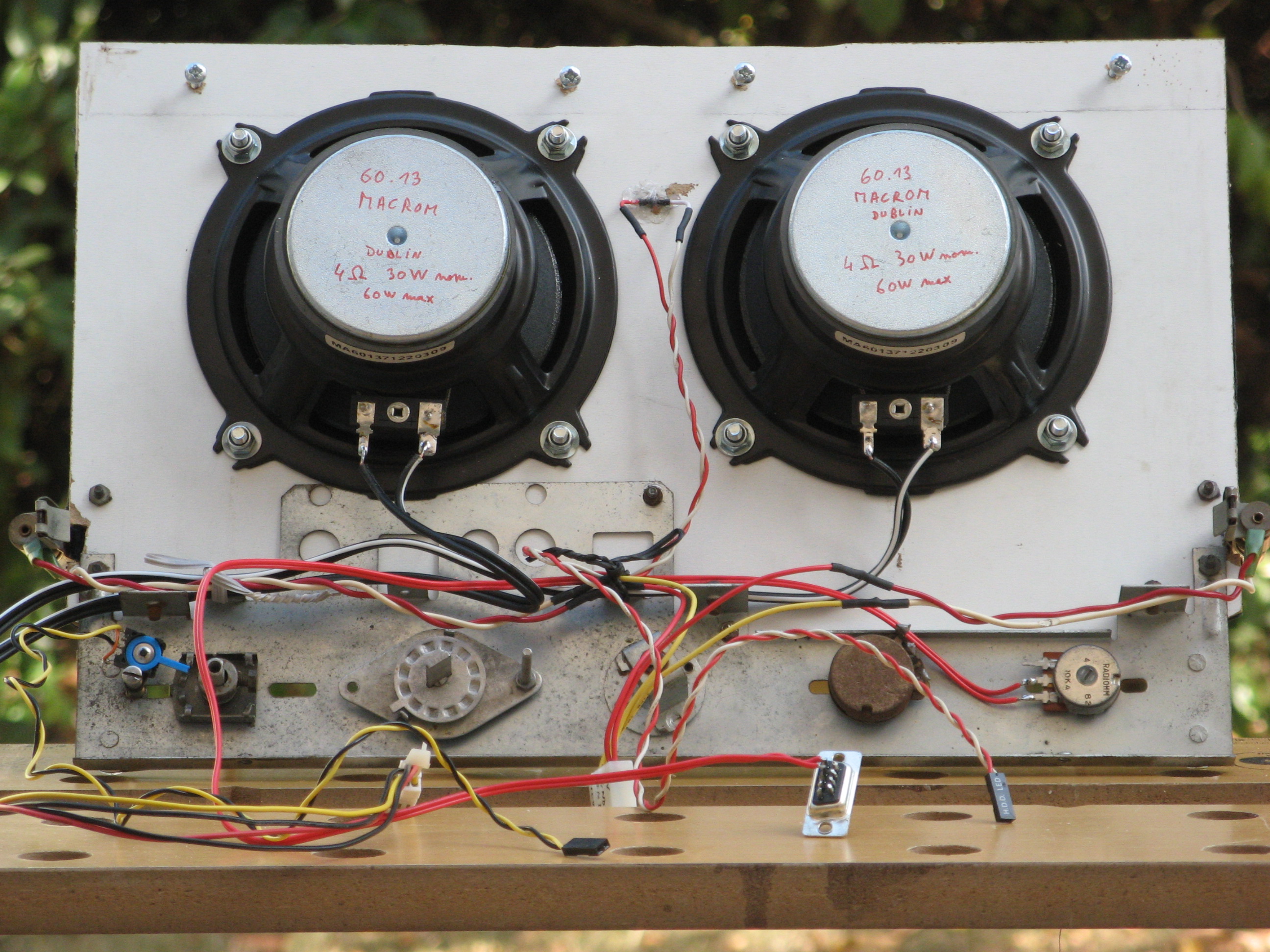 Speaker layer, back